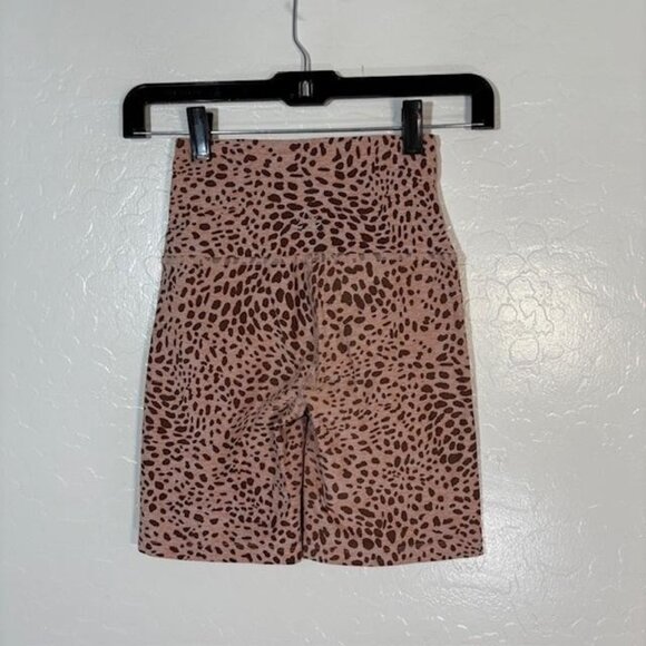 Beyond Yoga Shorts Womens XS Pink Leopard Cheetah High Waisted Biker Made USA - Picture 3 of 9